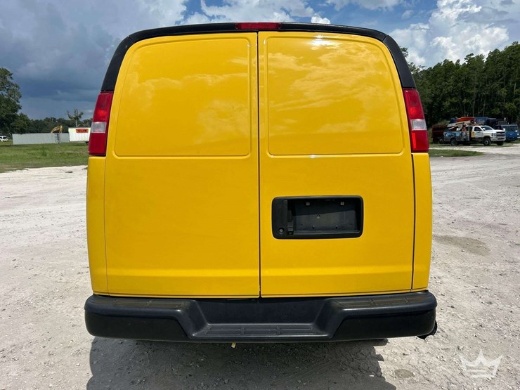 2022-chevrolet-express-2500-image-23