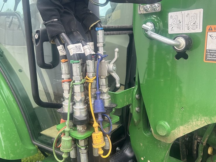 2024-john-deere-5075e-image-12