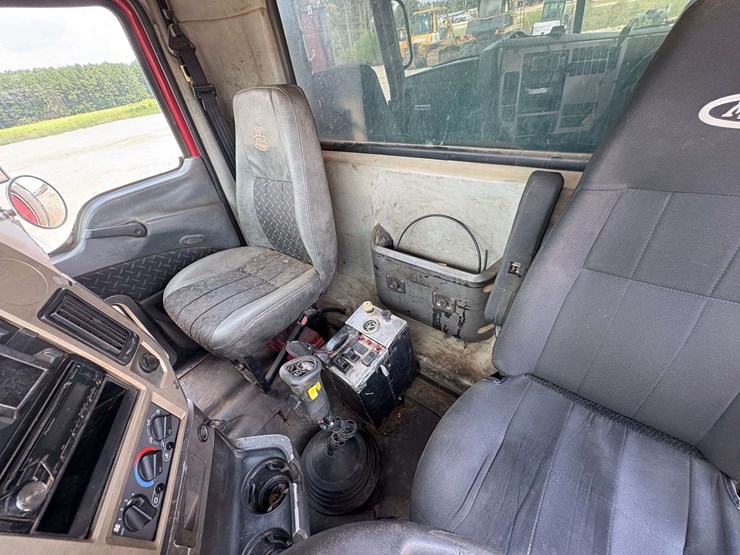 2007-mack-granite-ctp713-image-21