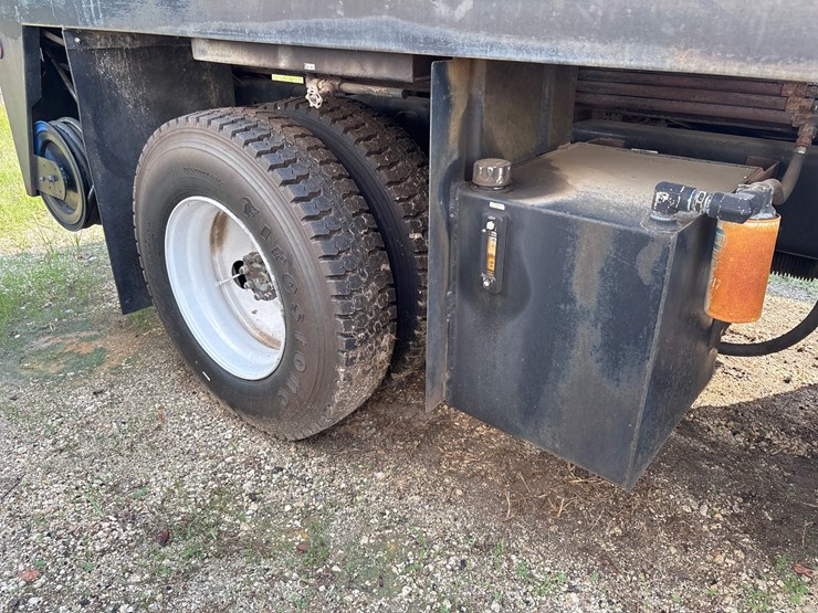 2004-ford-f750-image-13