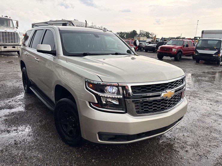2017-chevrolet-tahoe-image-5