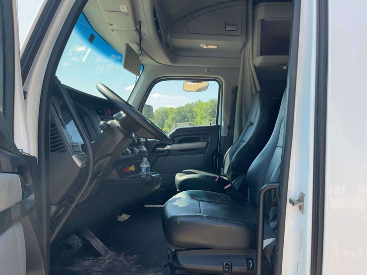 2022-kenworth-t680-image-21