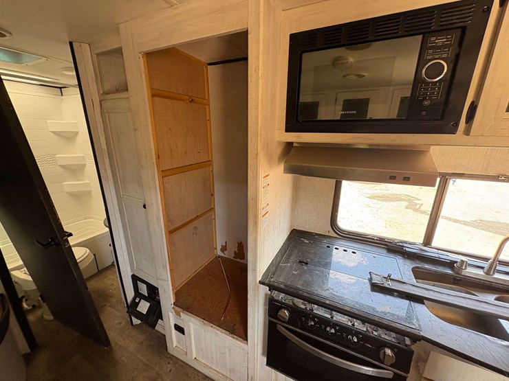 2022-heartland-trailrunner-29'-bumper-pull-travel-trailer-image-21