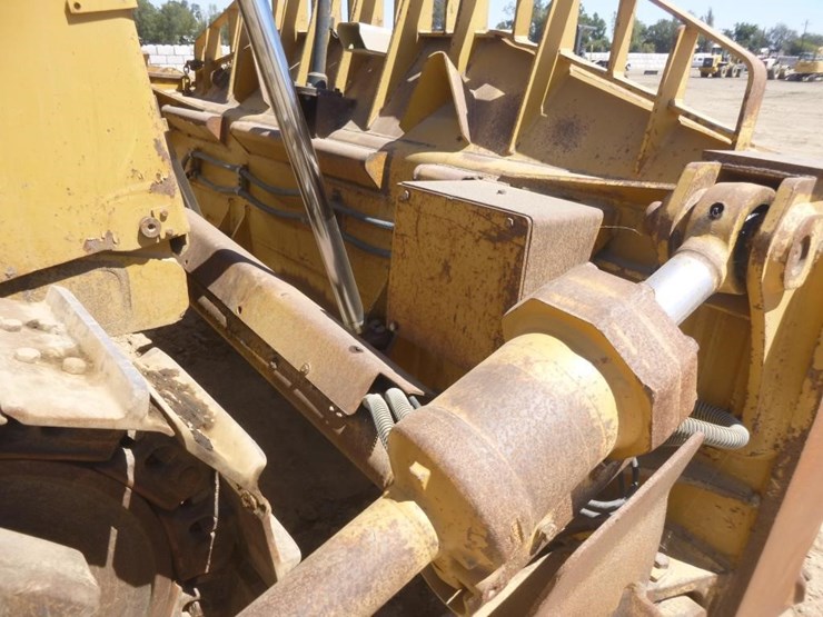 2012-caterpillar-d8t-image-31