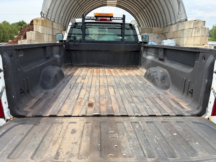 2014-chevrolet-3500-image-6