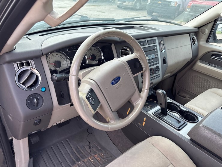 2013-ford-expedition-image-8