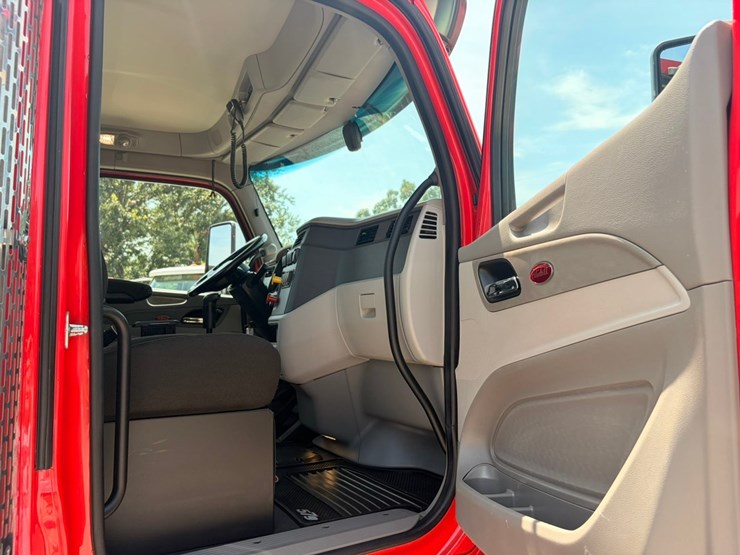 2020-peterbilt-579-image-21