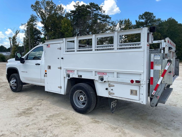 2022-chevrolet-silverado-3500-image-3