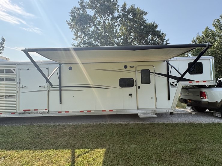 2018-bison-8011ldstlt-stock-combo-living-quarters-trailer-image-33