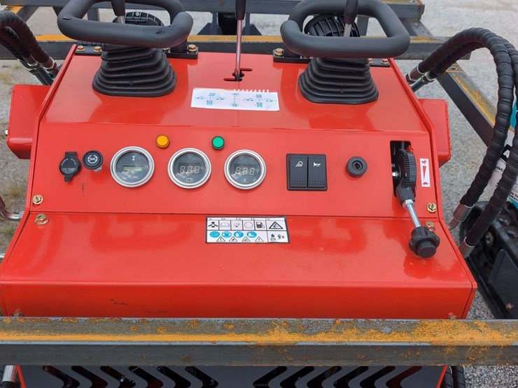 zjg-mini-skid-steer-loader-zj-380-(red)---15hp-image-6