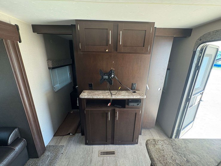 2018-sportsmen-le-32'-bumper-pull-camper-image-19
