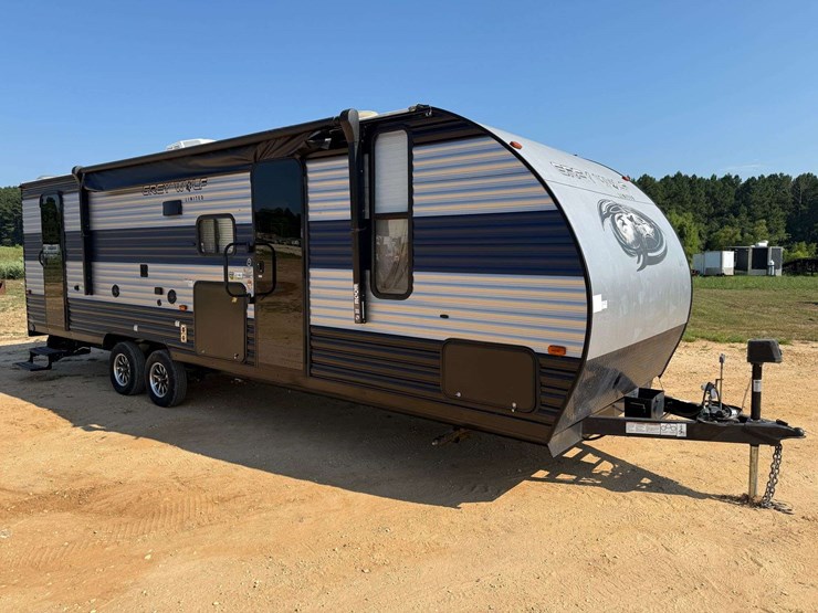 2022-grey-wolf-bumper-pull-camper-image-4