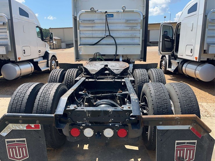 2022-kenworth-t680-image-6