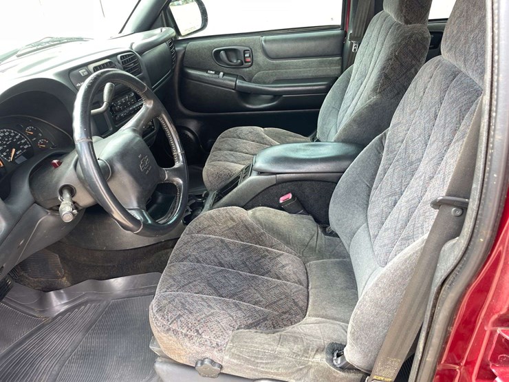 2002-chevrolet-s10-image-10