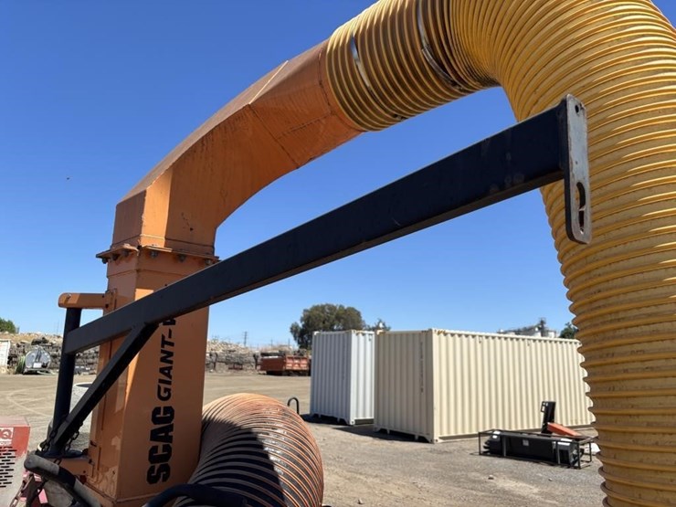 2014-scag-giant-vac-vacuum-trailer-image-17