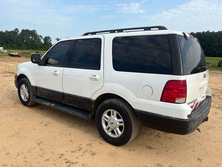 2005-ford-expedition-image-2