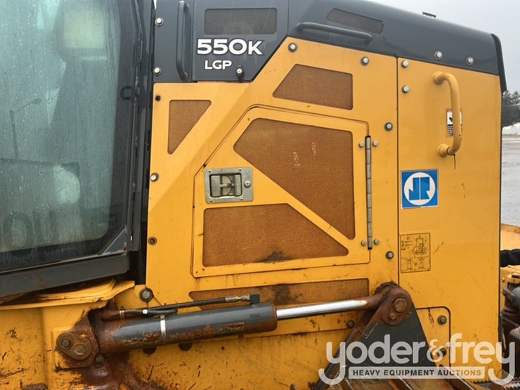2016-deere-550k-image-22