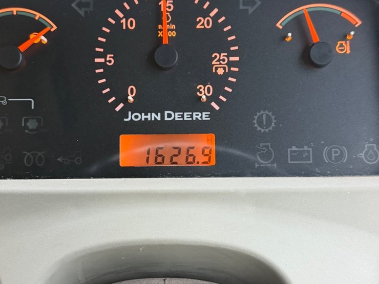 john-deere-3520-image-8