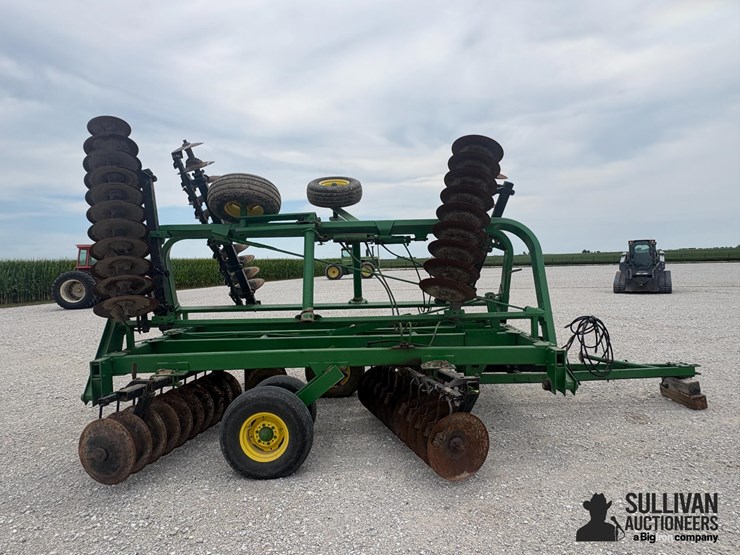 john-deere-235-image-4