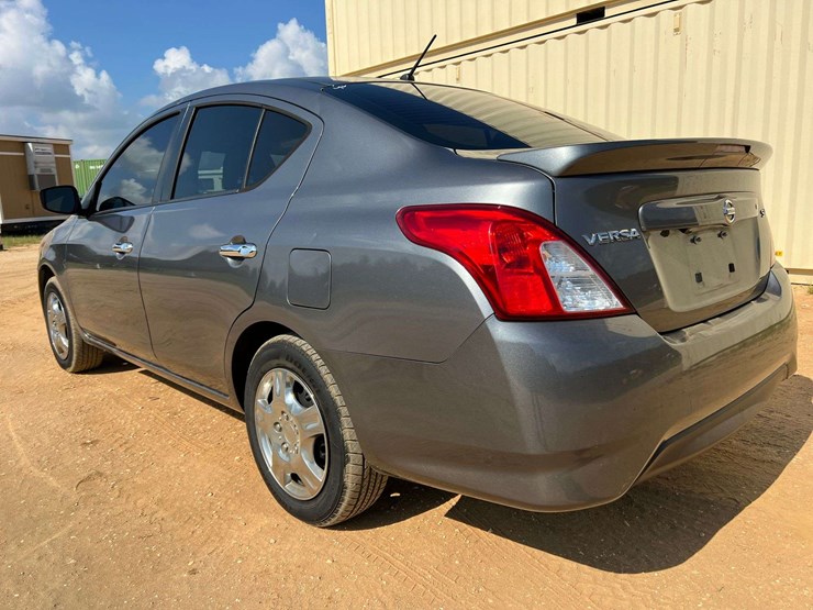 2019-nissan-versa-(99,073-miles)-image-2