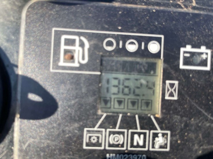 2011-exmark-z-52”-zero-turn-mower-(1362-hours)-image-17