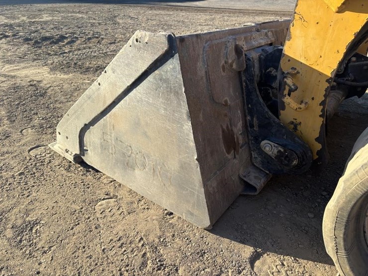 2016-caterpillar-259d-image-9