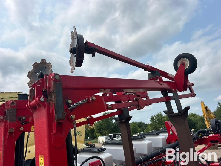 2013-massey-ferguson-8180-16r30-planter-image-19