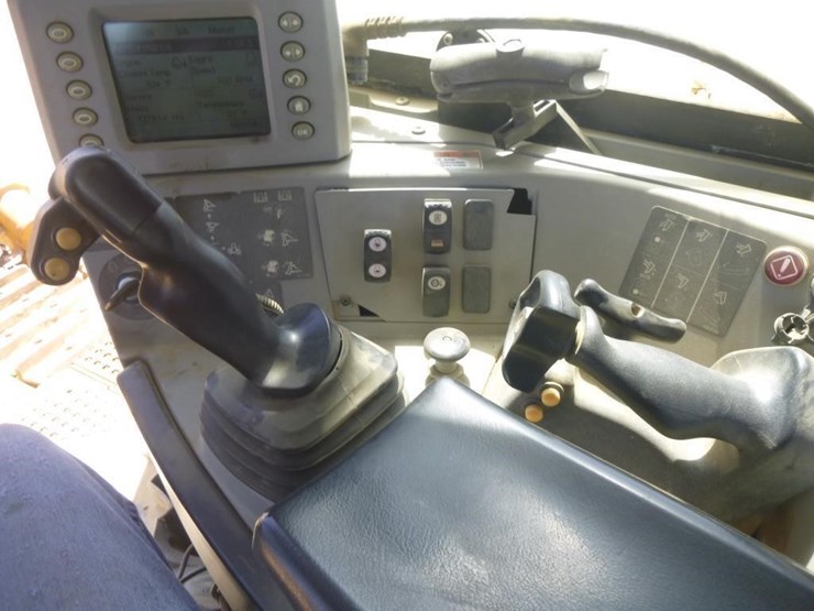 2012-caterpillar-d8t-image-15