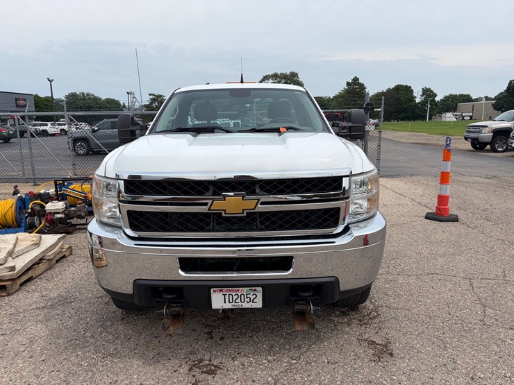 2012-chevrolet-3500-image-2