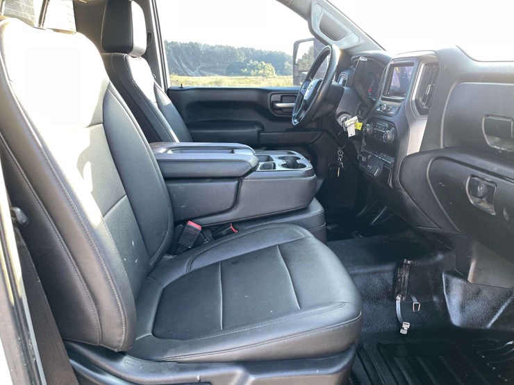 2021-chevrolet-silverado-3500-image-18