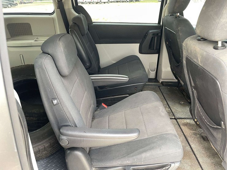 2009-dodge-caravan-image-16