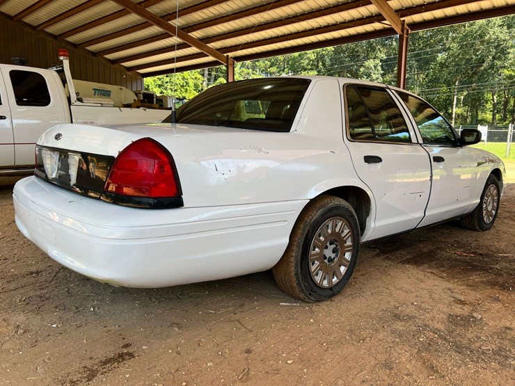 2003-ford-crown-vic-(188,503-miles)-image-4