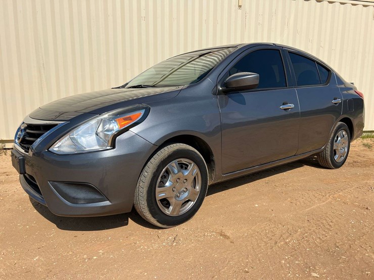 2019-nissan-versa-(99,073-miles)-image-1