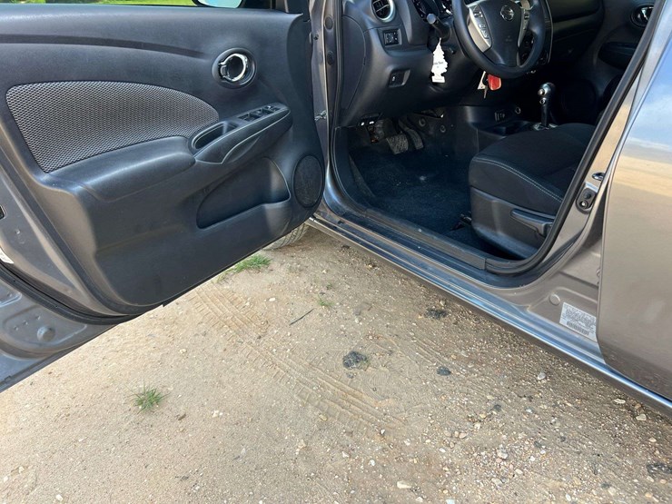 2019-nissan-versa-(99,073-miles)-image-19