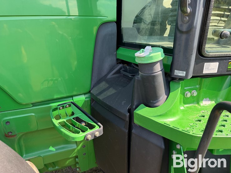 john-deere-8235r-image-10
