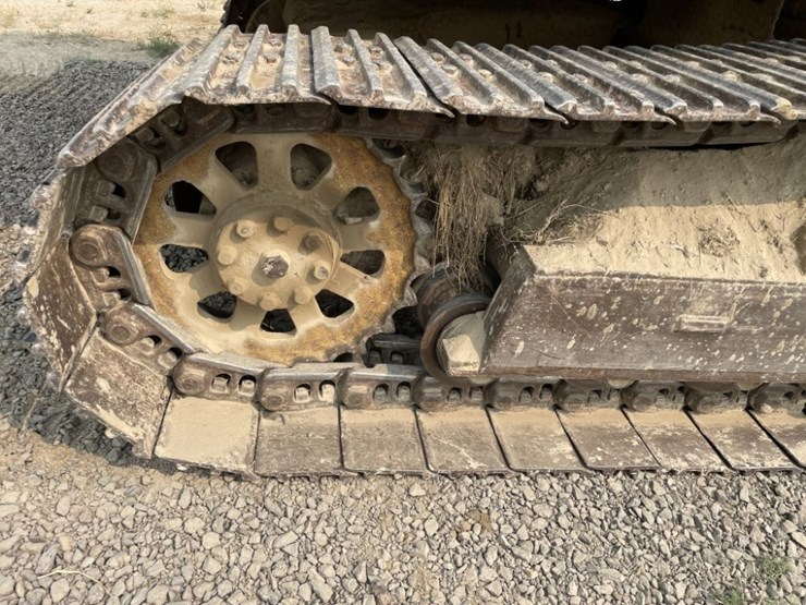 caterpillar-225-image-16