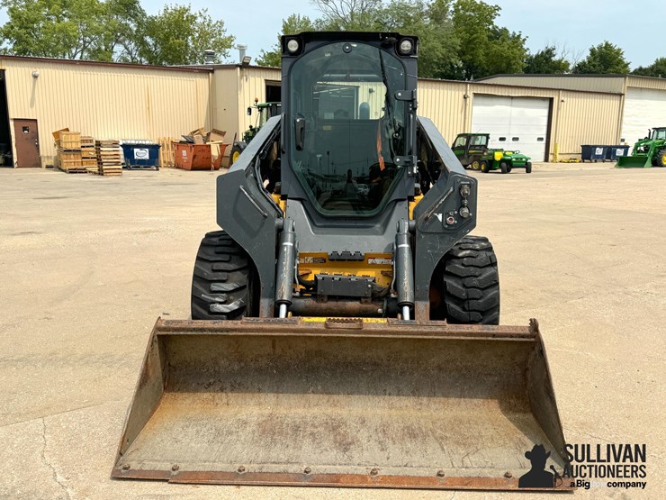 2017-deere-332g-image-2