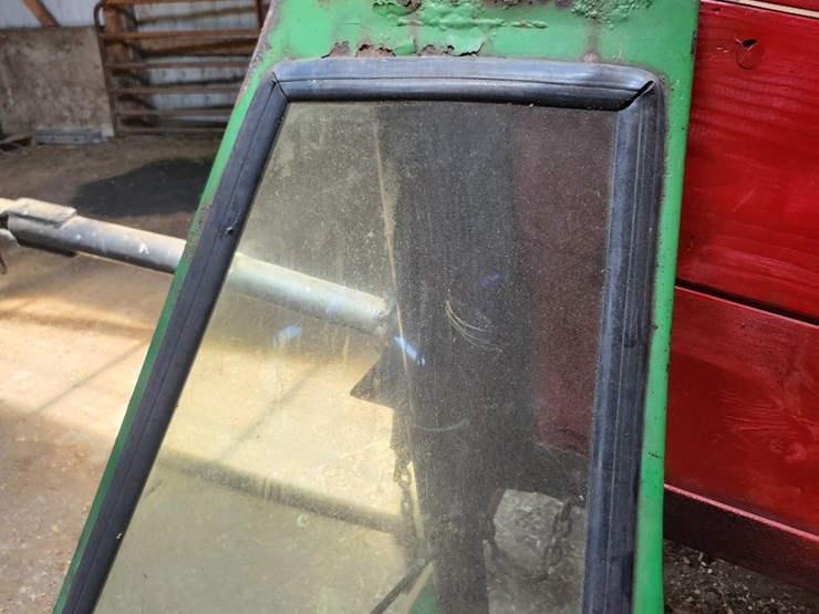 #2820-•-john-deere-4440-tractor-cab-door-image-7