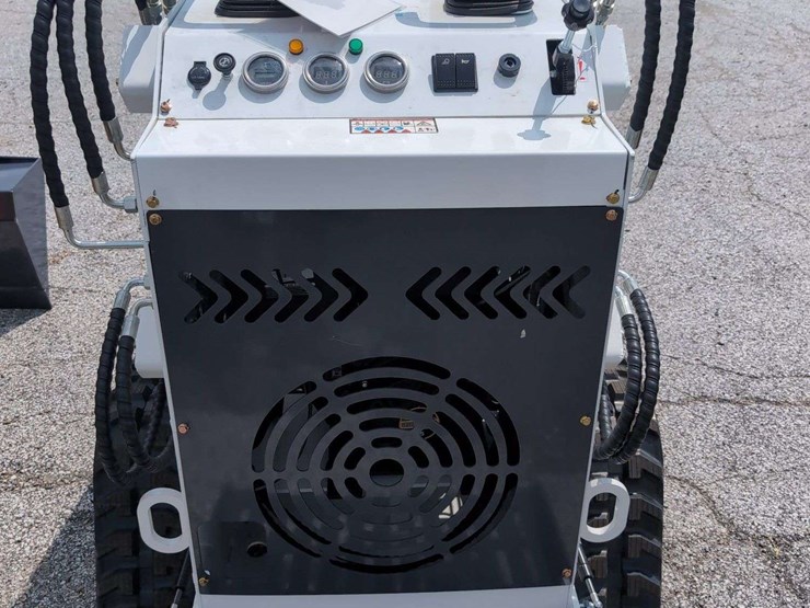 zjg-mini-skid-steer-loader-zj-380-(white)---15hp-image-9