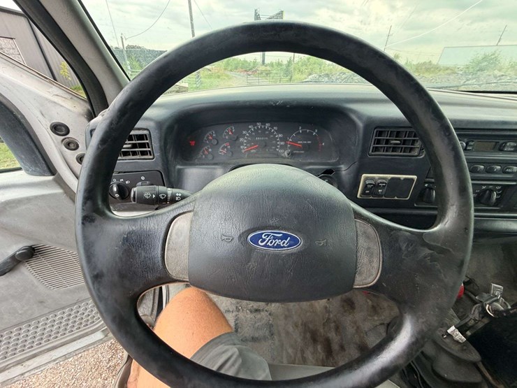 2006-ford-f750-image-23