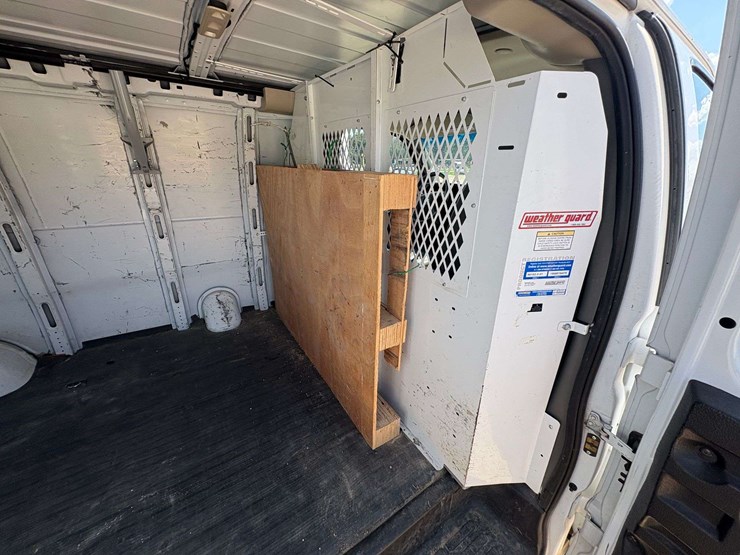 2018-chevrolet-express-2500-image-22