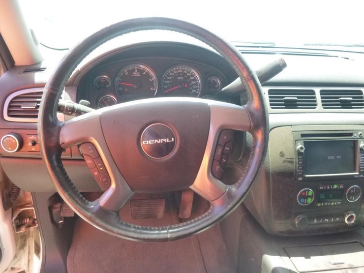 2011-gmc-yukon-denali-image-10