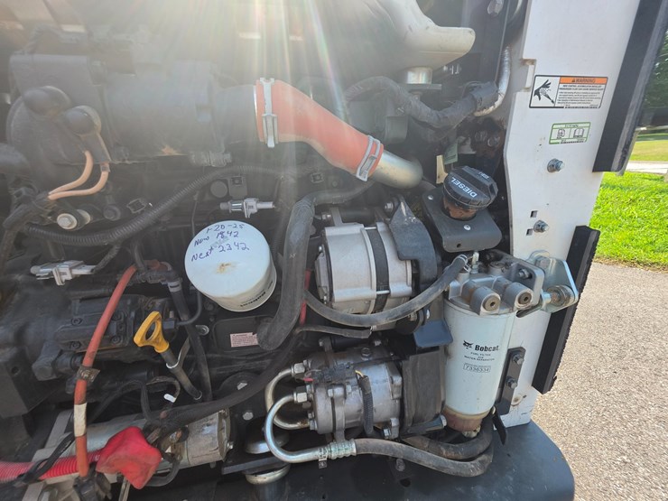 2023-bobcat-t770-image-12