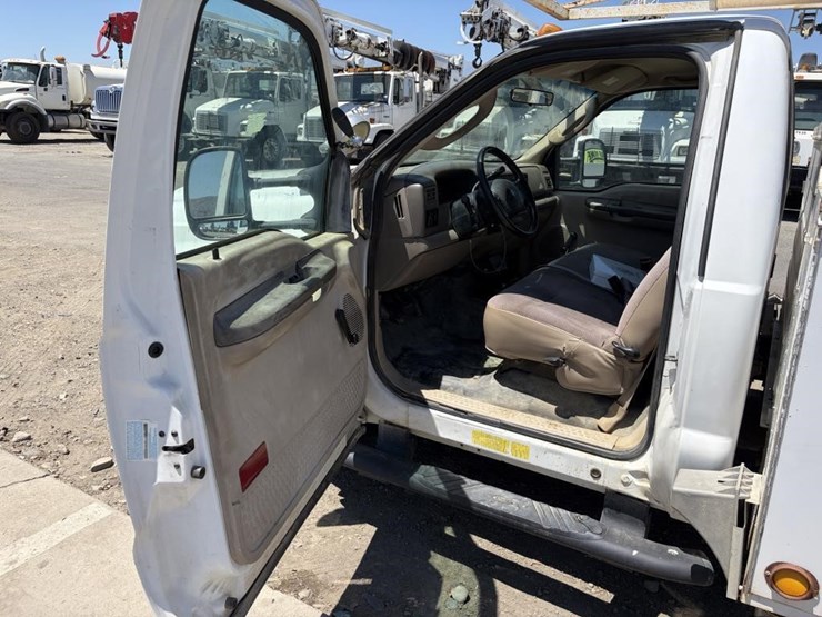 2004-ford-f350-image-14