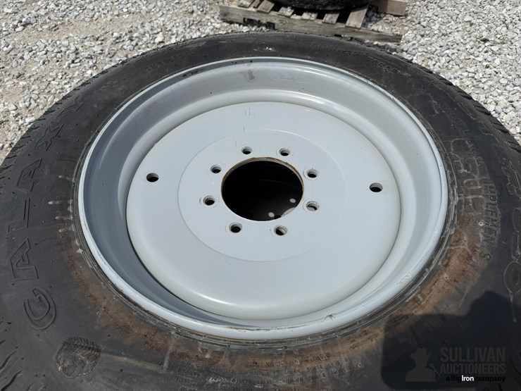galaxy-9-22.5-tires-on-kinze-8-bolt-wheels-(bid-per-unit)-image-5
