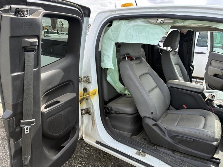 2016-chevrolet-colorado-image-16
