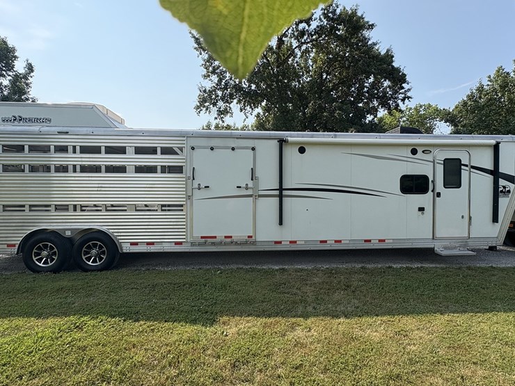 2018-bison-8011ldstlt-stock-combo-living-quarters-trailer-image-1