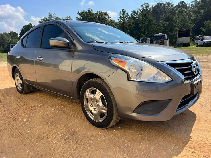 2019-nissan-versa-(99,073-miles)-image-4