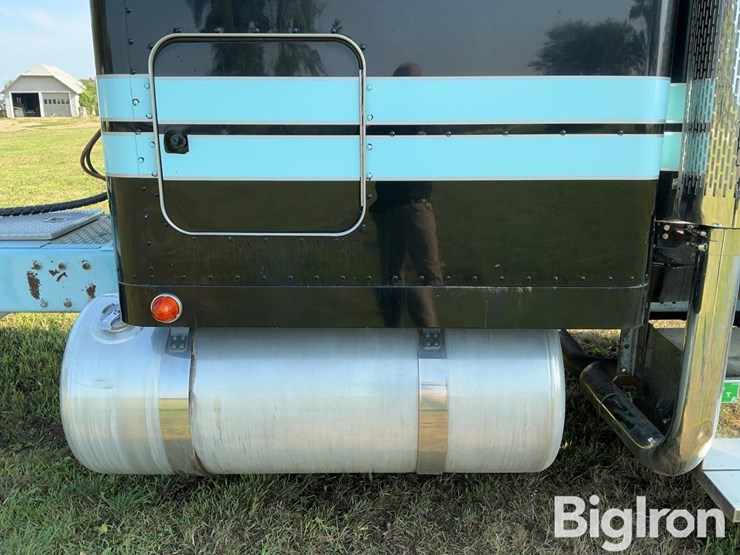 2017-peterbilt-389-image-20