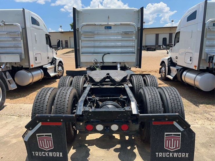 2022-kenworth-t680-image-4